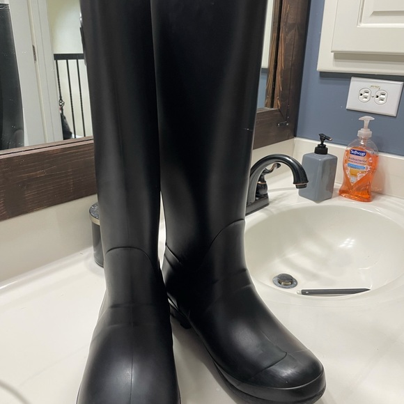 Bamboo brand rain boots. Size 9. under knee height - Picture 1 of 3